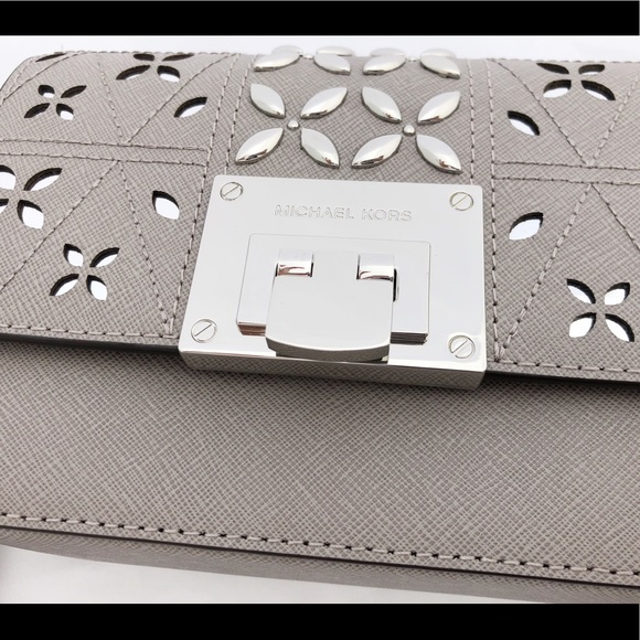 ‼️SALE‼️ 👜💕-Michael Kors Crossbody Gray Floral - Picture 4 of 8